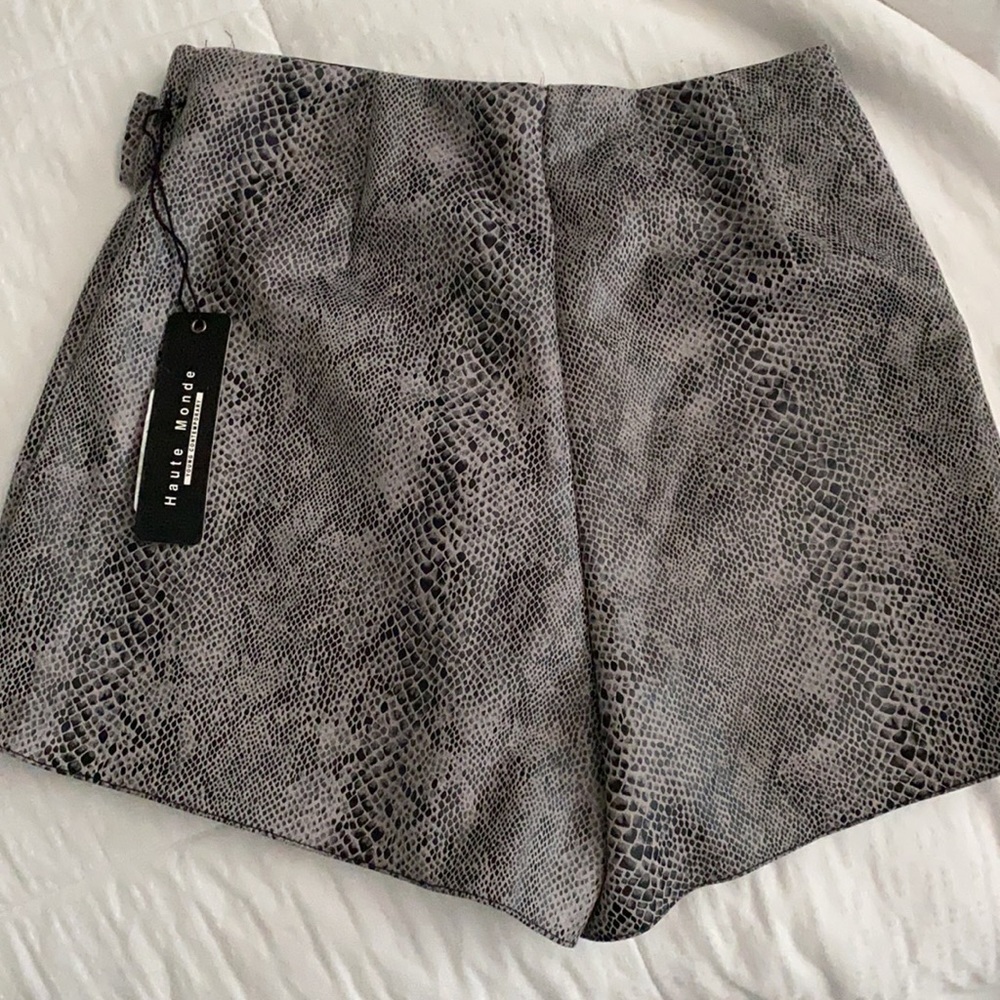 Skort - Picture 2 of 2